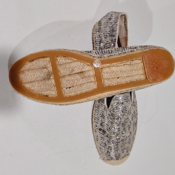Vince Camuto Women\'s Animal Print Metallic Round ToeLeather Espadrilles Size 8.5